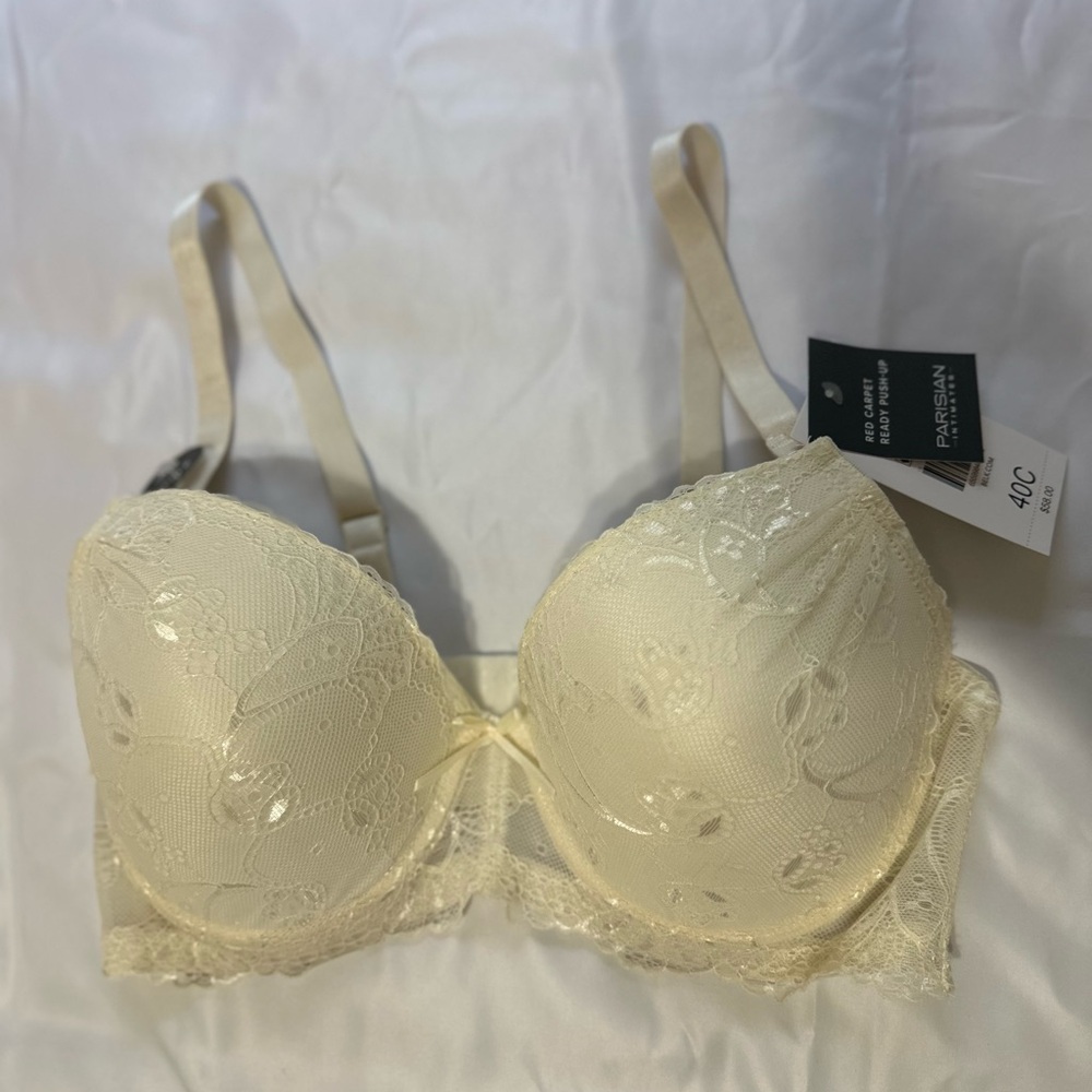 Cream T-Shirt Bra with Seamless Cups and Underwire